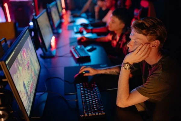 esports player gaming keyboard
